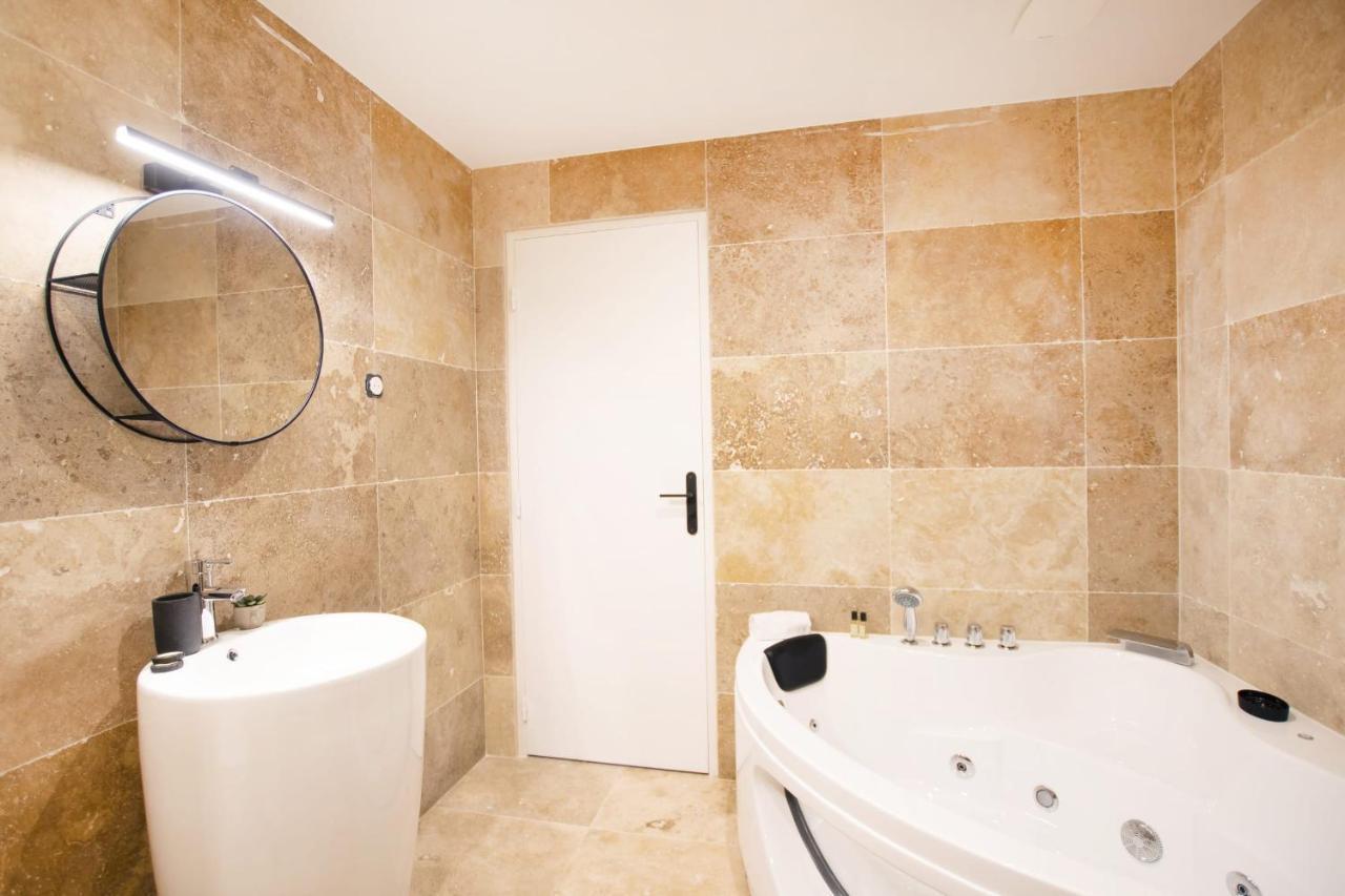 Apartmán Guestready - Studio With Jacuzzi In The 10 Th Paříž Exteriér fotografie